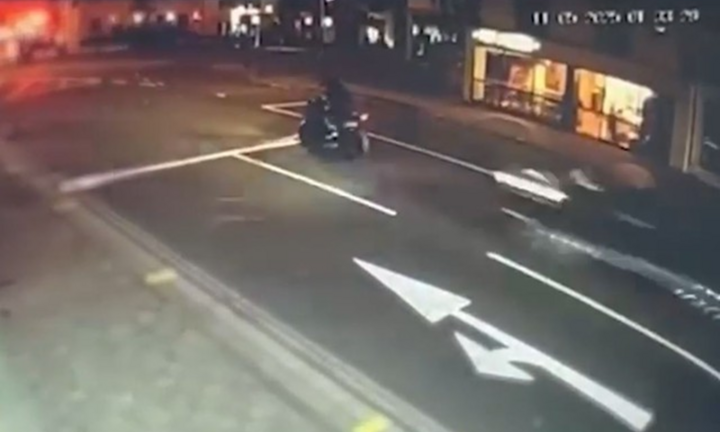 Clip: Nam tài xế say rượu, lái xe tốc độ cao tông trọng thương người đi đường rồi tháo chạy