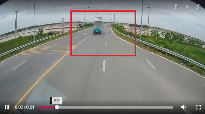 Tin tức giao thông 24h: Sau cú tông trời giáng, taxi và xe tải 