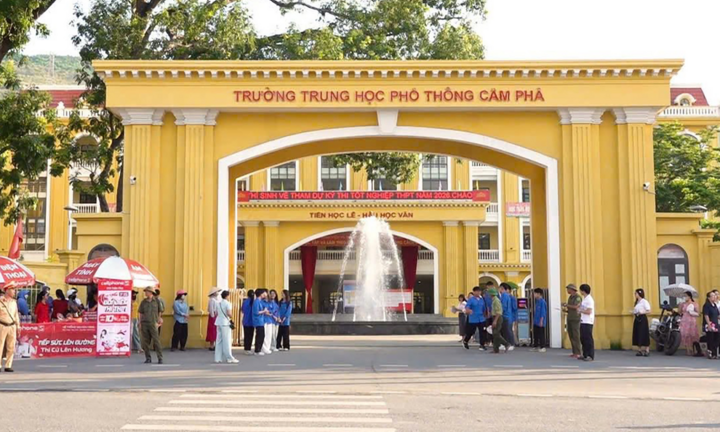 Tình tiết mới nhất vụ giám thị gợi ý thí sinh cho bạn “xem bài” ở Quảng Ninh