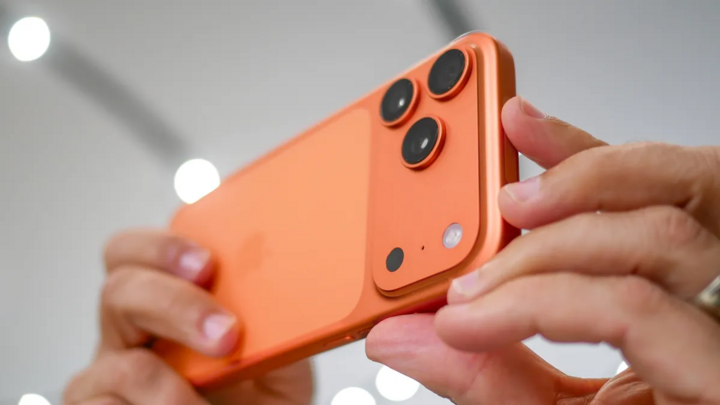 Áp lực từ AI đẩy giá chip nhớ tăng cao, iPhone 17 sắp tới sẽ khó