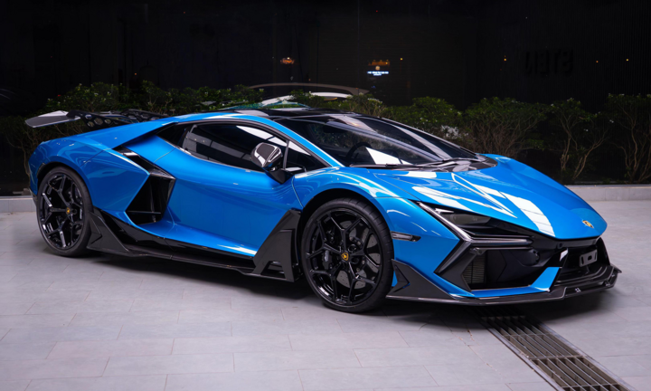 Cận cảnh siêu xe Lamborghini Revuelto màu 