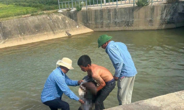 Thương tâm: Anh 16 tuổi rơi xuống kênh, em gọi người ứng cứu nhưng không kịp