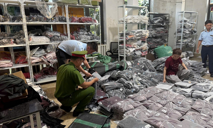 Quản lý thị trường Hà Nội quyết liệt xử lý hàng hóa giả mạo nhãn hiệu tại Ninh Hiệp