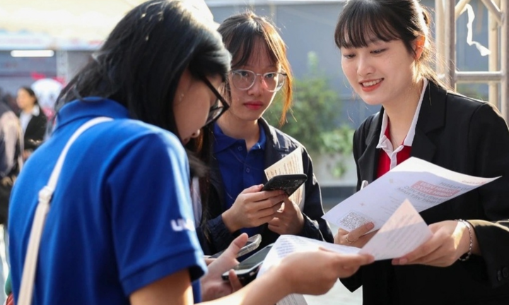 Chi tiết 7 trường kinh tế ở Hà Nội tăng học phí 2-3 triệu đồng/năm, dao động 20-54 triệu đồng/năm