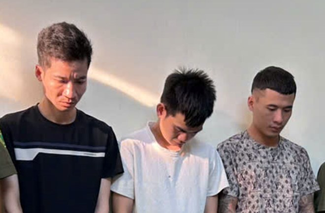 Bắt tạm giam 3 đối tượng tổ chức sử dụng ma túy trên đường bê tông nội đồng