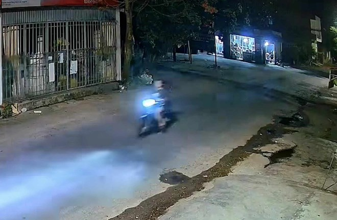 Tin tức tai nạn giao thông 24h: Công an tìm người phụ nữ đi xe máy tông bé gái 4 tuổi gãy chân rồi bỏ đi