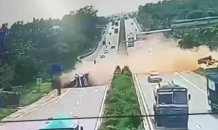 Lùi xe trên cao tốc, ô tô bị tông kinh hoàng từ phía sau, 4 người trong một gia đình tử vong