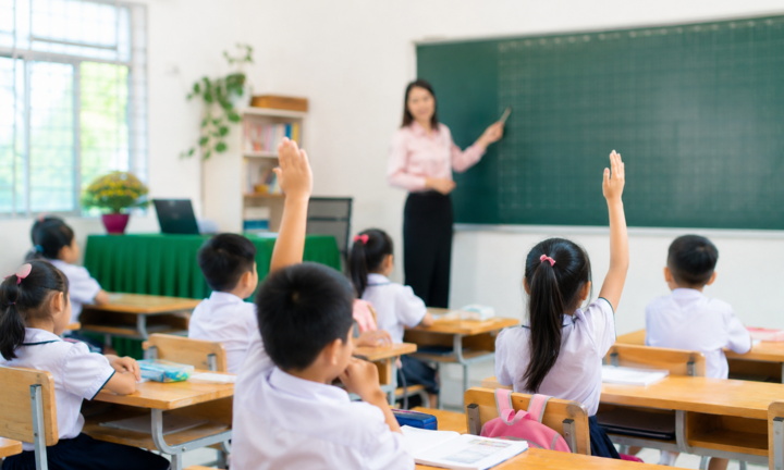 Đà Nẵng: Bổ sung hơn 3.300 hợp đồng lao động cho trường công