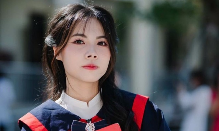Nữ thủ khoa toàn quốc ở Hải Phòng chưa kịp nhận lời chúc vì đang đi làm thêm