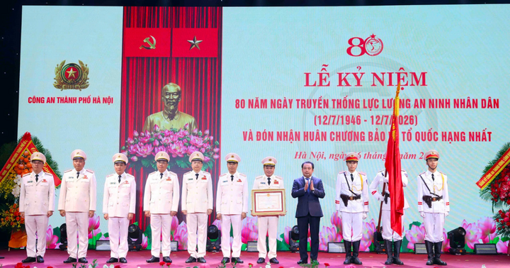 Công an Hà Nội đón nhận Huân chương Bảo vệ Tổ quốc hạng Nhất