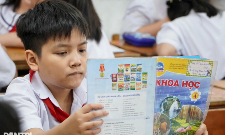 Năm học 2026-2027, TPHCM cấp miễn phí, cho mượn sách giáo khoa với toàn bộ học sinh lớp 1, lớp 6, lớp 10