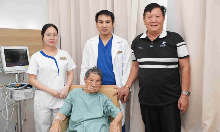 Cụ bà 103 tuổi chiến thắng ung thư dạ dày nhờ điều trị đa chuyên khoa tại Vinmec Hải Phòng