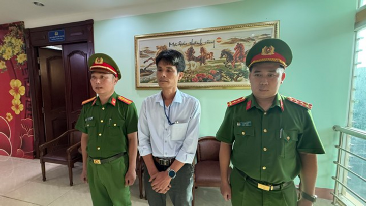 Bắt tạm giam giám đốc công ty bán hơn 250 tấn phân bón giả
