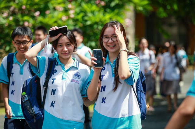 Điểm sàn đại học 2026: Gần 100 trường đã công bố, phân hóa mạnh dao động từ 15-25 điểm