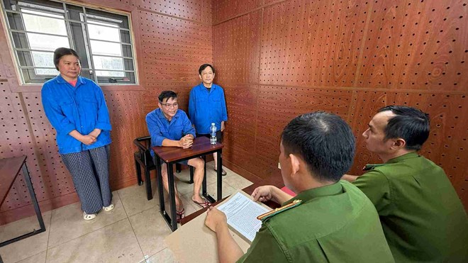 Bắt giám đốc 