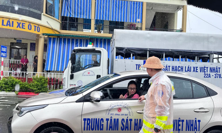 Hơn 10 ngày bỏ phần mô phỏng trong thi sát hạch lái xe: CSGT và chuyên gia đánh giá thế nào?