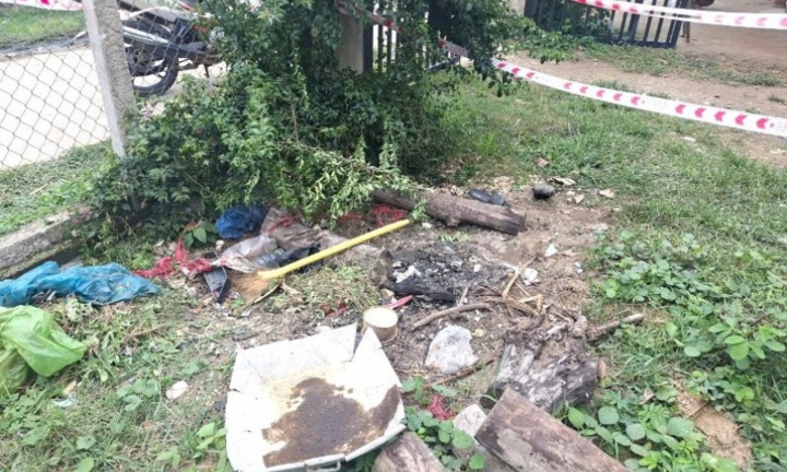 Dùng búa đập vào vật thể nghi là vật nổ sót lại sau chiến tranh, người đàn ông tử vong thương tâm