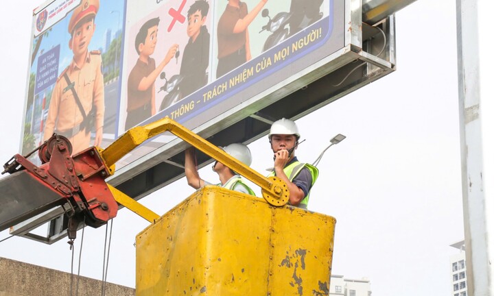 Hà Nội đưa vào vận hành 36 màn hình LED cảnh báo giao thông từ ngày 15/7