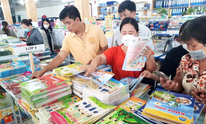 TP.HCM chốt lộ trình miễn phí sách giáo khoa từ năm học 2026-2027: Phụ huynh học sinh nói gì?
