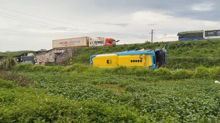 Thủ tướng Chính phủ chỉ đạo khẩn trương điều tra, làm rõ nguyên nhân vụ tai nạn trên cao tốc Pháp Vân - Cầu Giẽ