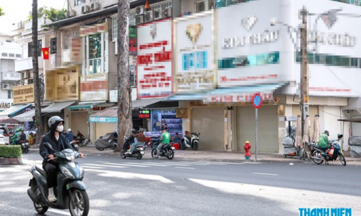 Hàng loạt tiệm kim cương bất ngờ