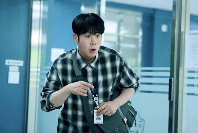 Bị ô tô tông khi đang đi bộ trên đảo, nam diễn viên đình đám nhập viện cấp cứu