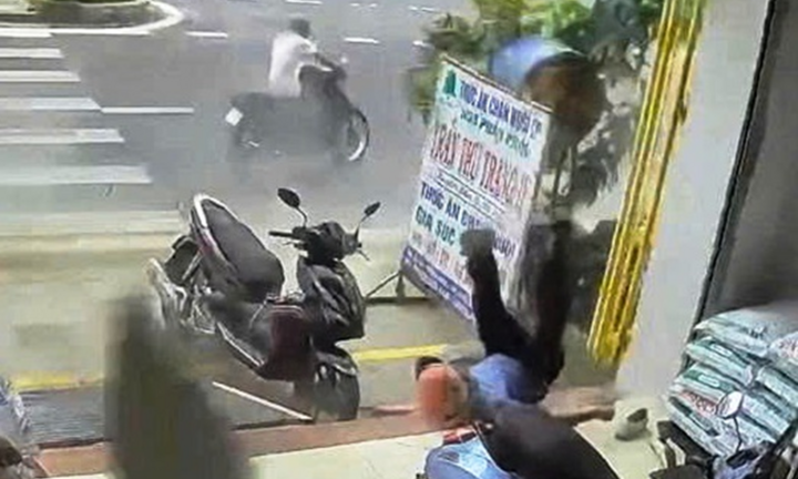 Đang cưa, thùng phuy cũ bất ngờ phát nổ, người đàn ông bị hất văng nhiều mét