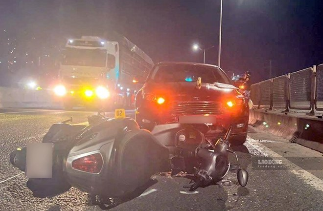 Hà Nội: Đi xe máy ngược chiều trên vành đai 3, thanh niên tông trực diện vào ô tô của nữ tài xế