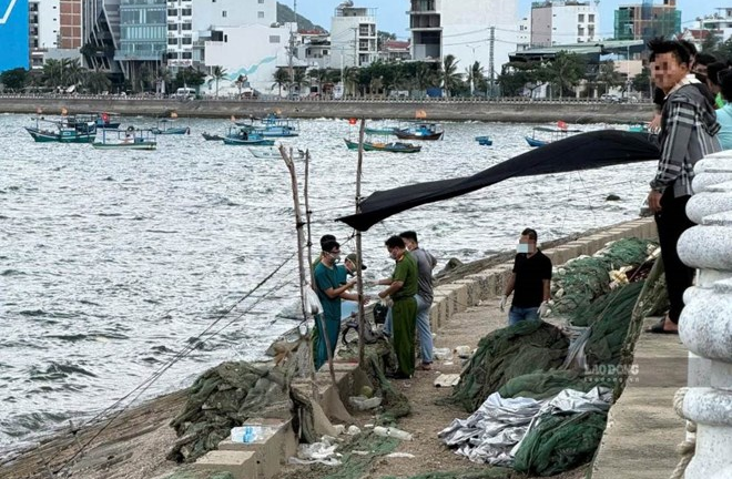 Xác minh danh tính người đàn ông tử vong tại bờ kè biển Nha Trang