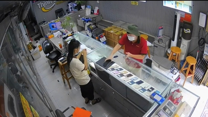 Vụ cướp 2 điện thoại ở Lâm Đồng: Nghi phạm ra đầu thú, giao nộp tang vật