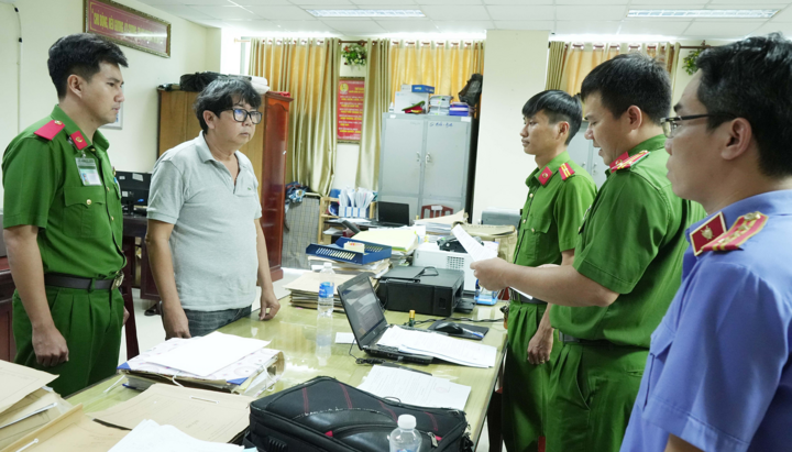 Triệt phá đường dây buôn lậu gần 1 triệu lít dầu DO, danh tính đối tượng cầm đầu vừa bị khởi tố