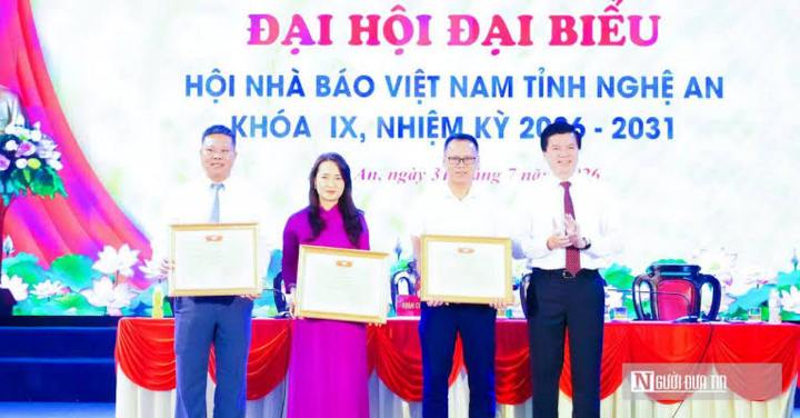Tạp chí Đời sống & Pháp luật nhận bằng khen của Ủy ban MTTQ Việt Nam tỉnh Nghệ An