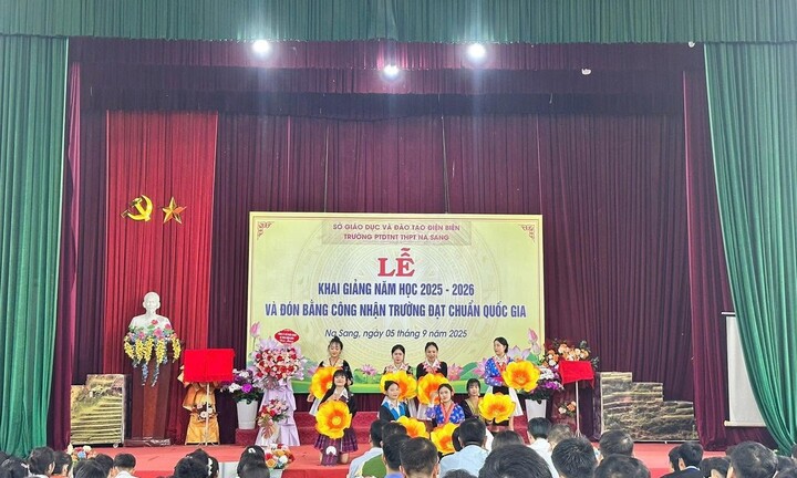 Trường Phổ Thông Dân Tộc Nội Trú THPT Na Sang điểm sáng trong thi đua dạy và học