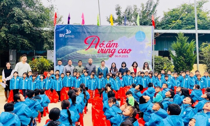 TRƯỜNG PTDTBT TIỂU HỌC CHIỀNG SƠ luôn quan tâm bồi dưỡng giáo viên, nâng cao chất lượng giáo dục