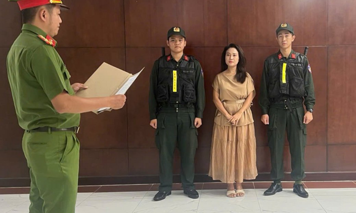 Khởi tố ca sĩ Phương Diễm Huyền