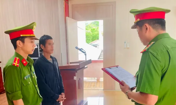 Tin tức giao thông 24h: Người đàn ông đi bộ ngược chiều gây tai nạn chết người bị khởi tố