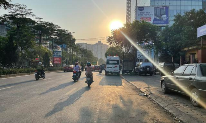 Dự báo thời tiết ngày 8/8: Hà Nội nắng nóng đến 35 độ C nhưng khả năng mưa, dông, lốc vẫn còn