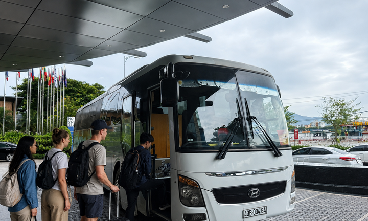 Khách chơi Bà Nà được đi xe bus miễn phí từ Đà Nẵng