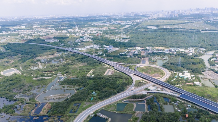 Phấn đấu thông xe cao tốc Bến Lức - Long Thành vào tháng 9/2026