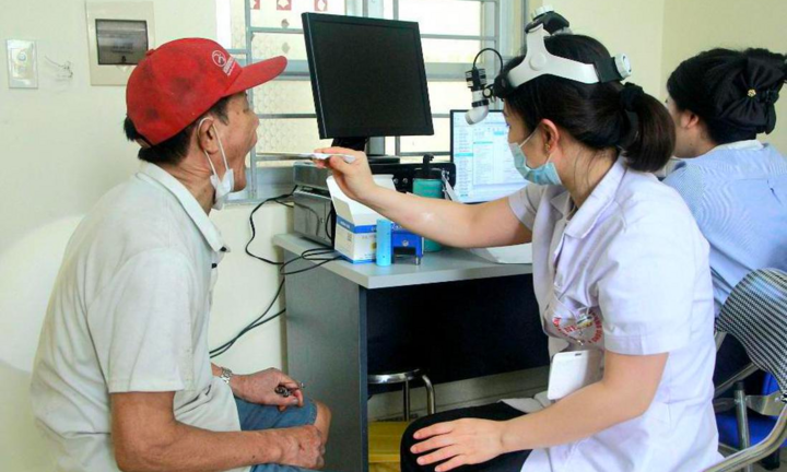 Bác sĩ hợp đồng không thuộc diện chuyển xếp lương theo Nghị quyết 261, phải không?