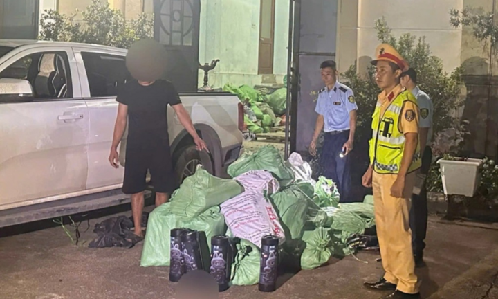 Cảnh sát giao thông phát hiện xe chở 220 bình khí cười vào Quảng Ninh tiêu thụ: Tài xế khai gì?