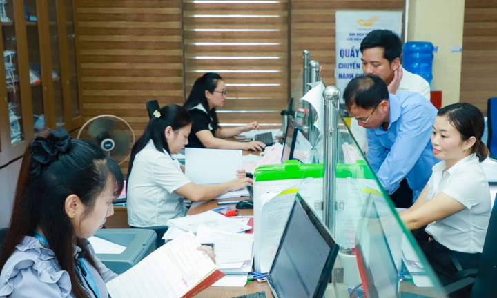 Viên chức hoàn thành tập sự nhưng chưa có chứng chỉ chức danh nghề nghiệp có được hưởng 100% lương?
