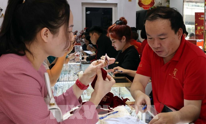 Giá vàng chốt phiên ngày 18/8: Giá vàng thế giới giảm, giá vàng trong nước thế nào?
