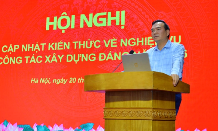 Nâng cao năng lực tham mưu, gắn với thực tiễn trong công tác xây dựng Đảng