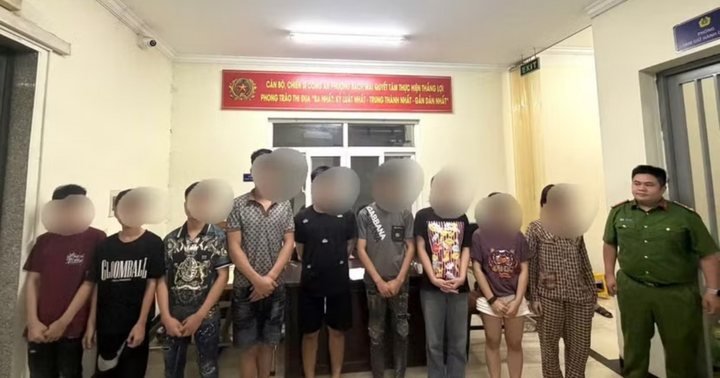 Hé lộ nguyên nhân vụ nhóm thanh thiếu niên cầm hung khí hỗn chiến ở Hà Nội