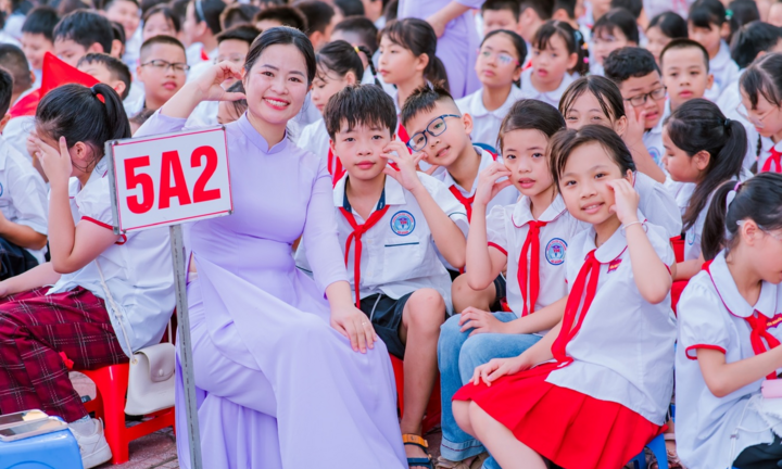 Chủ tịch Hà Nội yêu cầu đảm bảo đủ giáo viên, trường lớp, sách giáo khoa trong năm học mới