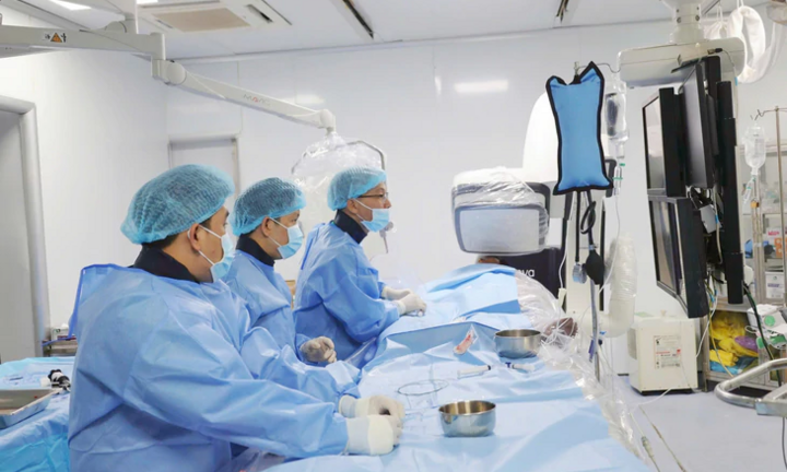 Cứu người đàn ông bị ong vò vẽ đốt dẫn đến nhồi máu cơ tim cấp