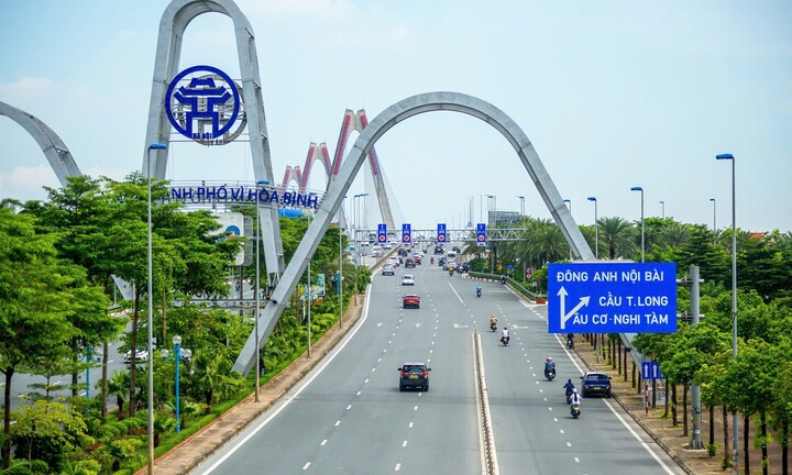 Hà Nội rà soát, bổ sung biển báo, siết xử lý vi phạm trên các cây cầu
