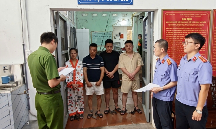 Thông tin mới nhất vụ 4 người tham gia hành hung tài xế taxi ở Quảng Ninh