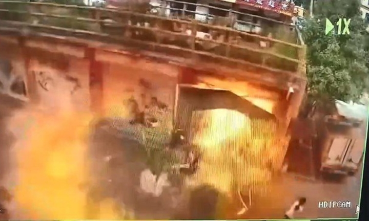 Bật công tắc đèn gây nổ khí gas, người đàn ông ở Trung Quốc bị thổi bay quần áo